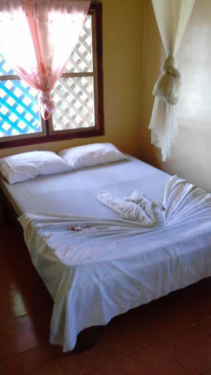 Cabinas Miss Miriam 1 Tortuguero Exterior photo